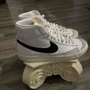 Nike blazers mid 77 white